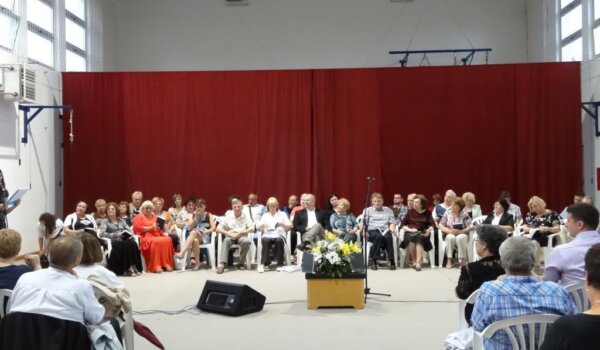 Verši na šterni: Vesele im se i publika i autori
