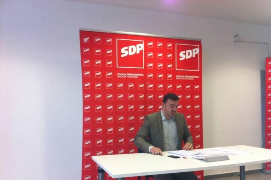 Danijel Ferić, predsjednik pulskog SDP-a sazvao je konferenciju za  medije na kojoj je prokomentirao aktualna politička pitanja u Istri