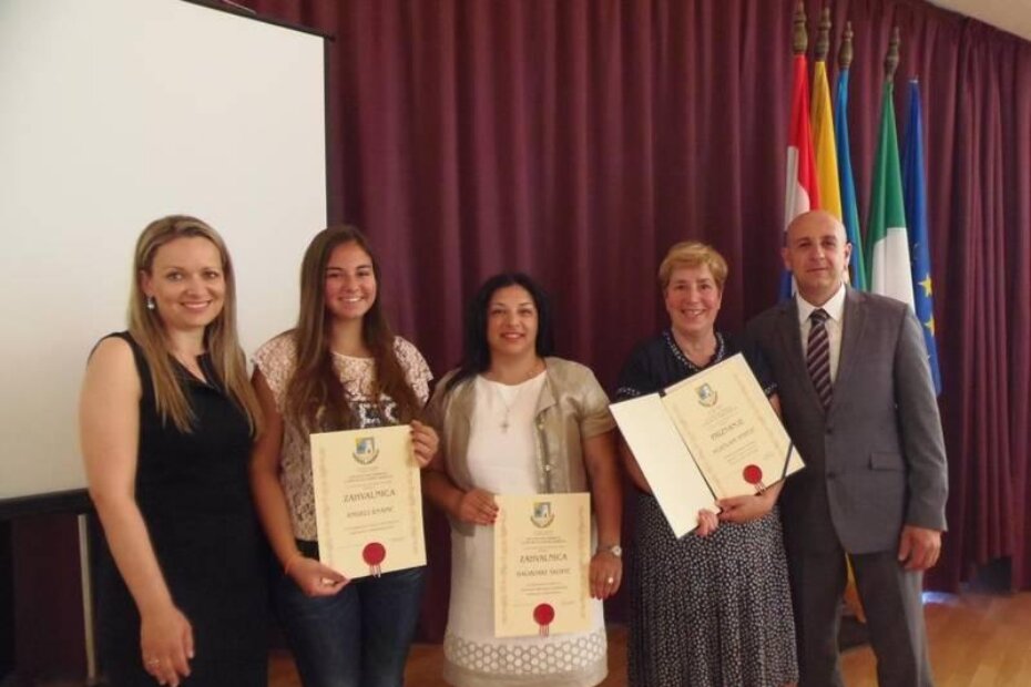 Donačelnica Sanja Žužić, dobitnice priznanja Angela Knapić, Daliborka Škofić i Svjetlana Stipčić te načelnik Nivio Stojnić