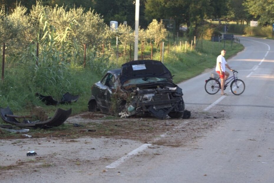 Uništeni Peugeot na Perilima u Funtani