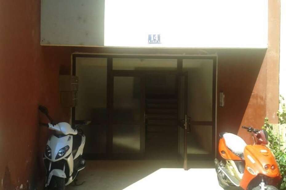 Ulazna vrata na zgradi u naselju Mate Balote br. 14 naručena su mimo volje vlasnika stanova