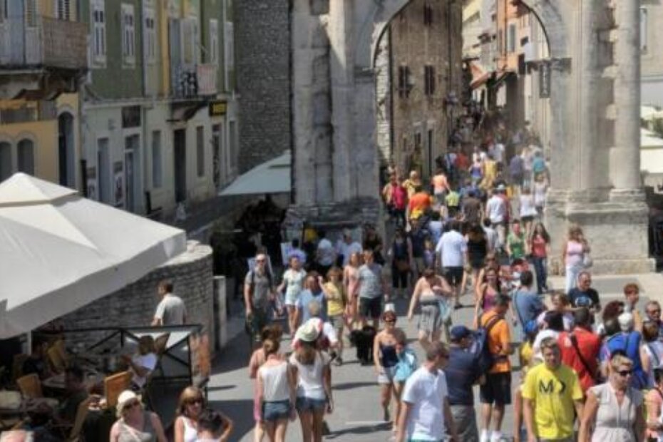 Brojni turisti stigli su u Puli (N. LAZAREVIĆ)