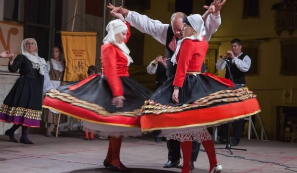 'Leron' Međunarodni festival folklora u Vodnjanu - Moderan i tradicionalan u isti tren