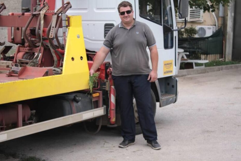 Vozač pauka nije mogao vjerovati da smo ga uhvatili na djelu. Pokušao se izvući prozirnom pričom