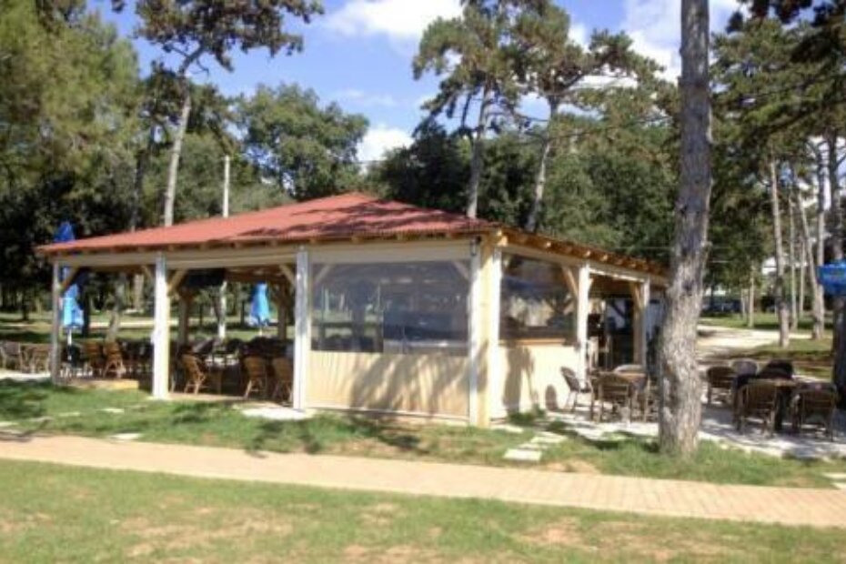 Caffe bar Tequila (Mateo SARDELIN, Glas Istre)