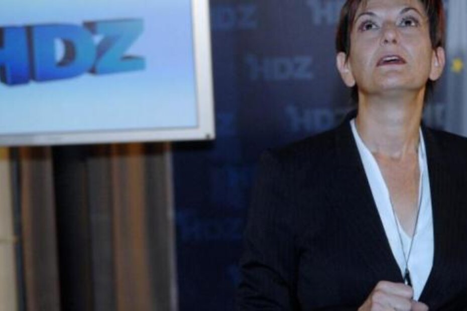 Martina Dalić (O. ALUJEVIĆ)