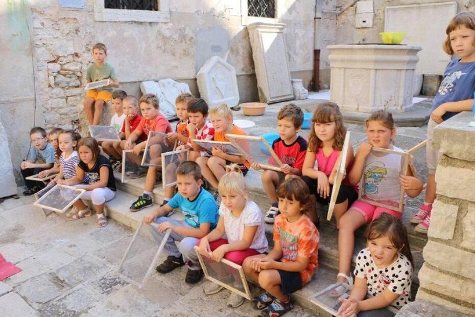 Polaznici radionica Eko svijet papira (Foto: Sabina Damiani)