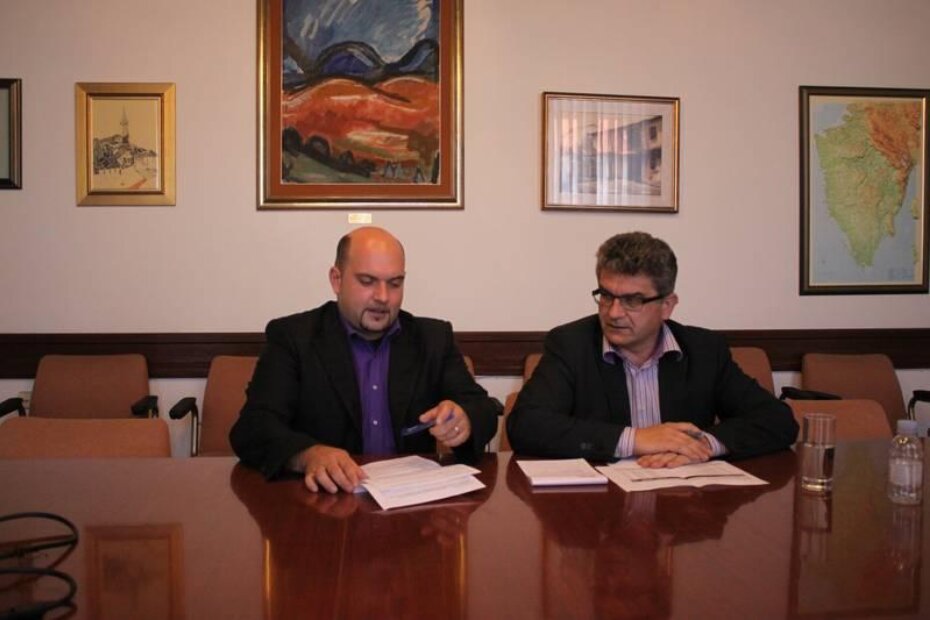 Predsjednik GV Adriano Jakus i gradonačelnik Edi Štifanić na konferenciji za medije