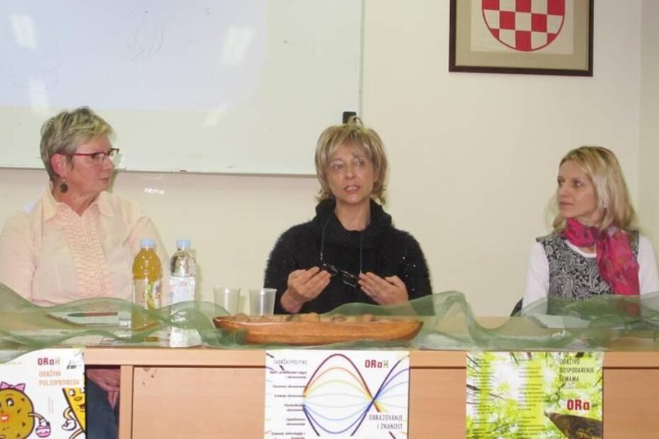 Sniježana Matejčić, Dr. sc. Marina Biti i dr. sc. Sandra Vračan na tribini stranke ORaH