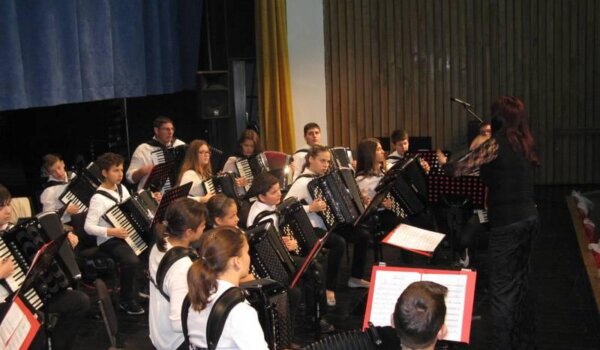 Harmonikaški orkestar Umjetničke škole Poreč okrunjen prvom nagradom na 5. međunarodnom festivalu harmonike u Slavonskom Brodu