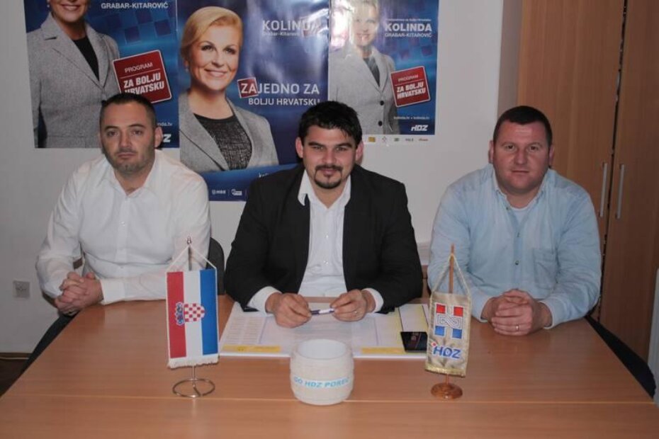 Tajnik porečkog HDZ-a Dražen Prgić, predsjednik Nikola Smolčić i predsjednik mladeži Robert Đaković na konferenciji za medije