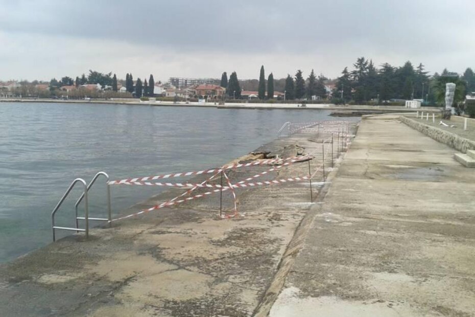 Obilježena rupa u betonskoj obali na "Luni"