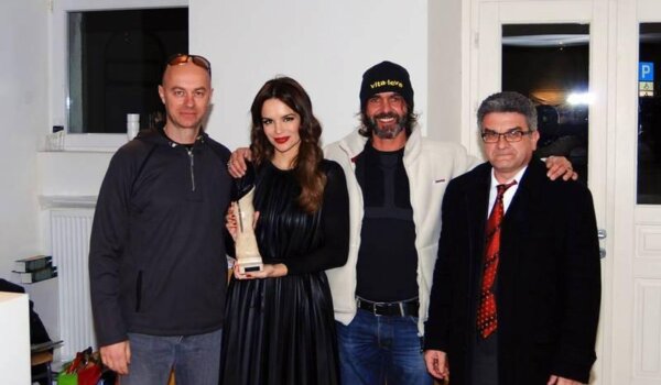 Severina na poklon dobila skulpturu 'Korak' Aleksandra i Emila Knapića