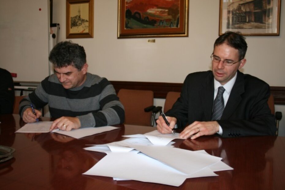 Gradonačelnik Edi Štifanić i Tomislav Majnarić na potpisivanju ugovora