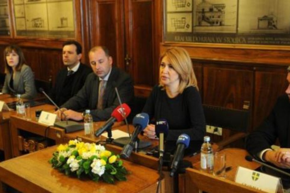 Ministrica Milanka Opačić i istarski gradonačelnici potpisali su sporazum o otpisu dugova (D. ŠTIFANIĆ)