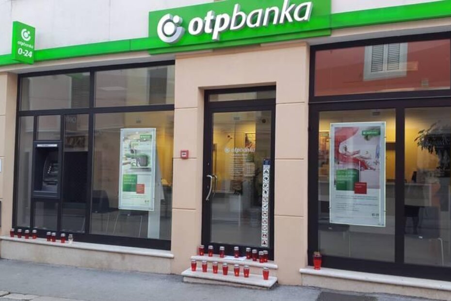 Svijeće pred OTP bankom u Poreču