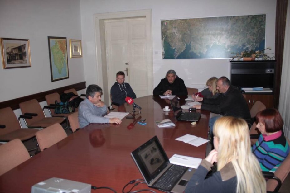 Gradonačelnik Edi Štifanić jučer sa novinarima u Maloj vijećnici gradske uprave