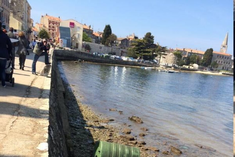 Kontejneri bačeni u Peškeru