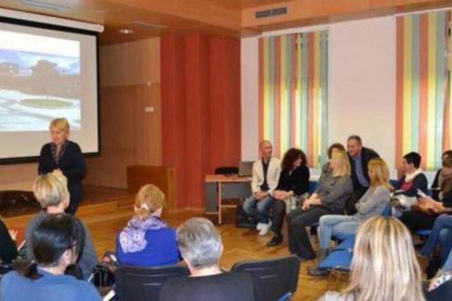 Okrugli stol o skrbi o djeci s teškoćama u razvoju (Foto: Udruga "Pružam ti ruku")