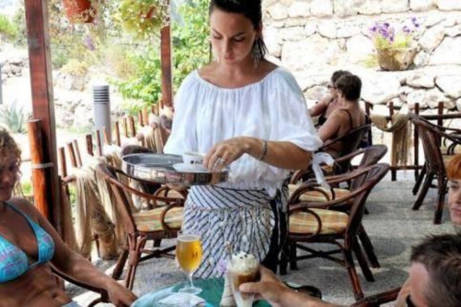 Najviše je slobodnih radnih mjesta prijavljeno u djelatnosti pružanja smještaja te pripreme i usluživanja hrane (P. FABIJAN)