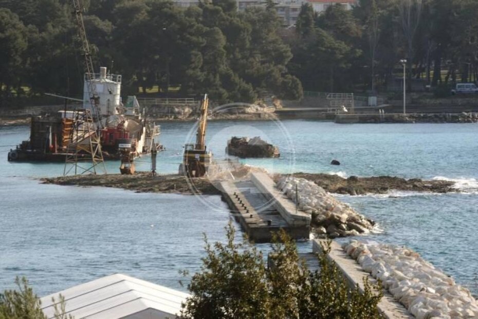 Rekonstrukcija porečkog lukobrana stajala je 4,4 milijuna kuna (M. MIJOŠEK)
