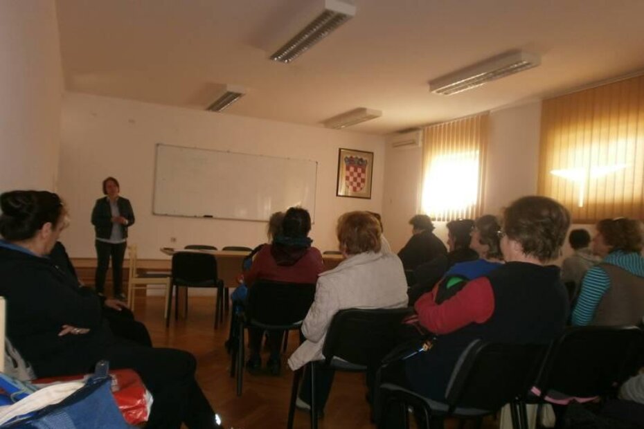 Sa predavanja dr. Vesne Janko Radovan  polaznicama programa "Medicinska rekreacija za starije"