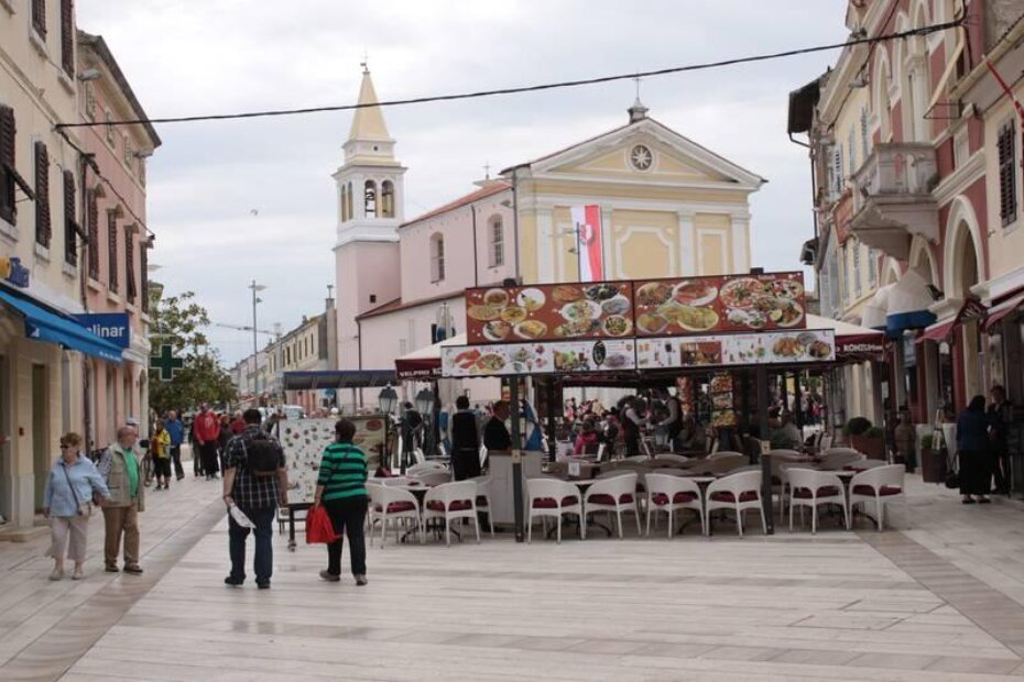 Groteska na Trgu slobode