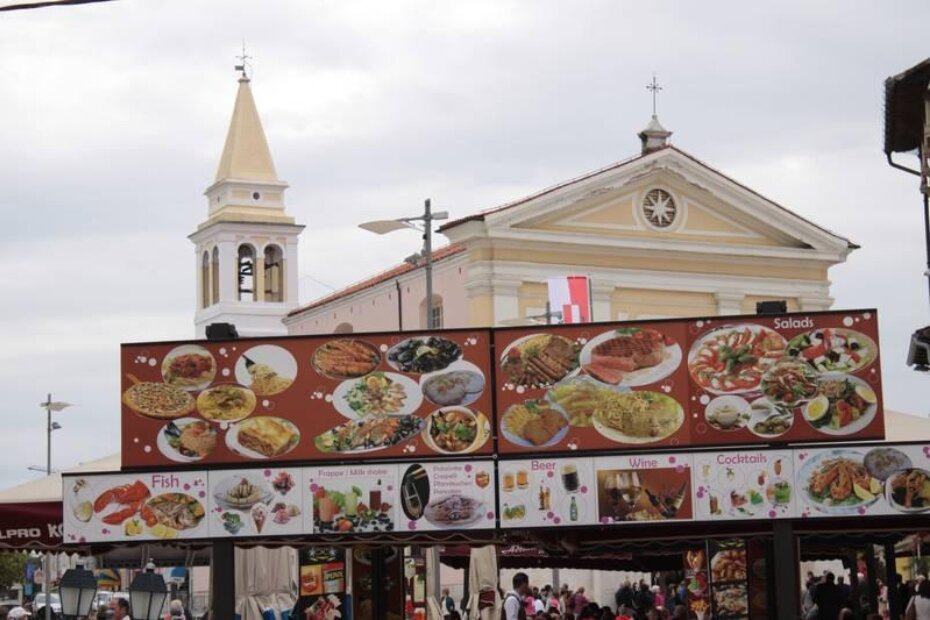 Groteska na Trgu slobode