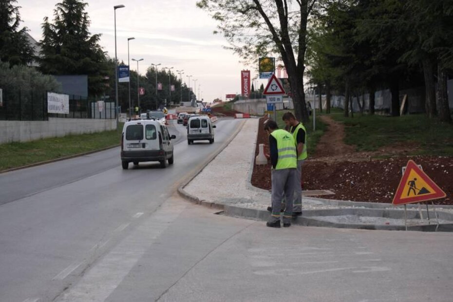 Pločnik u Vlašićevoj trebao bi biti dovršen do 15. svibnja