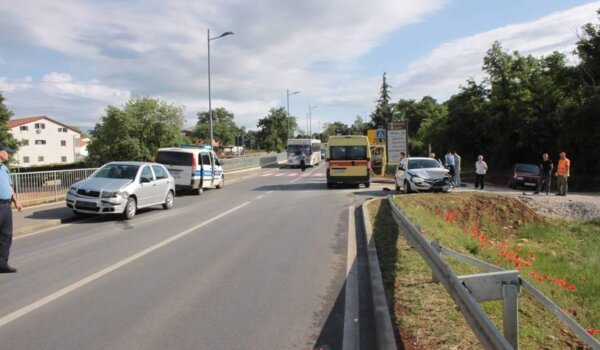 Špadići: Troje ozlijeđenih u prometnoj nesreći