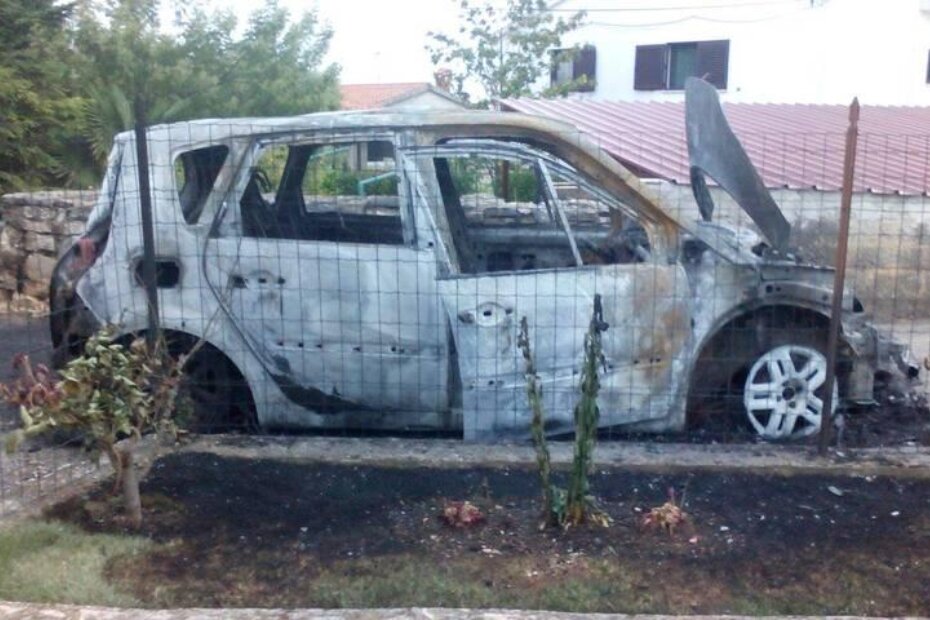 U Taru izgorjelo osobno vozilo