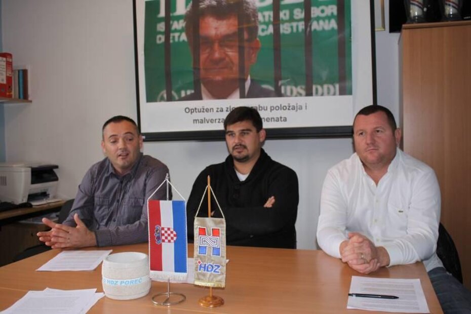 Predsjednik porečkog HDZ-a Nikola Smolčić (u sredini)
(foto: arhiva parentium.com)