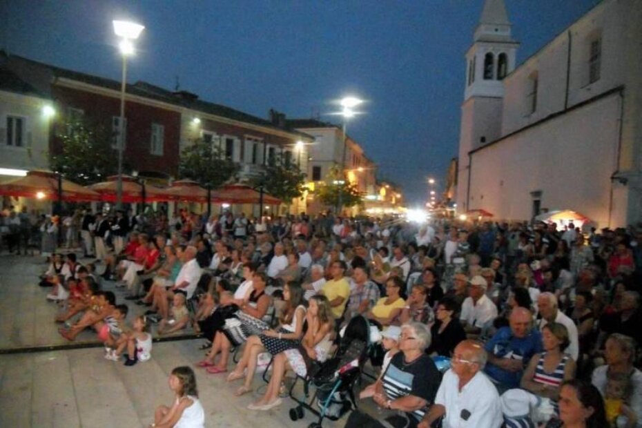 Sparna porečka ljetna večer uz ugodnu glazbu (A. DAGOSTIN)
