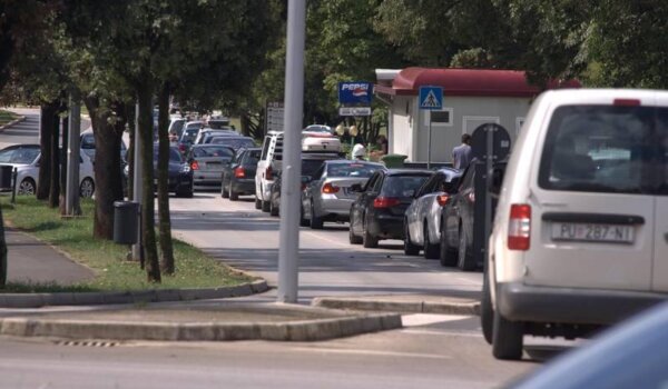 Na Plovaniji kolona duga 7 km, gužve na autocestama