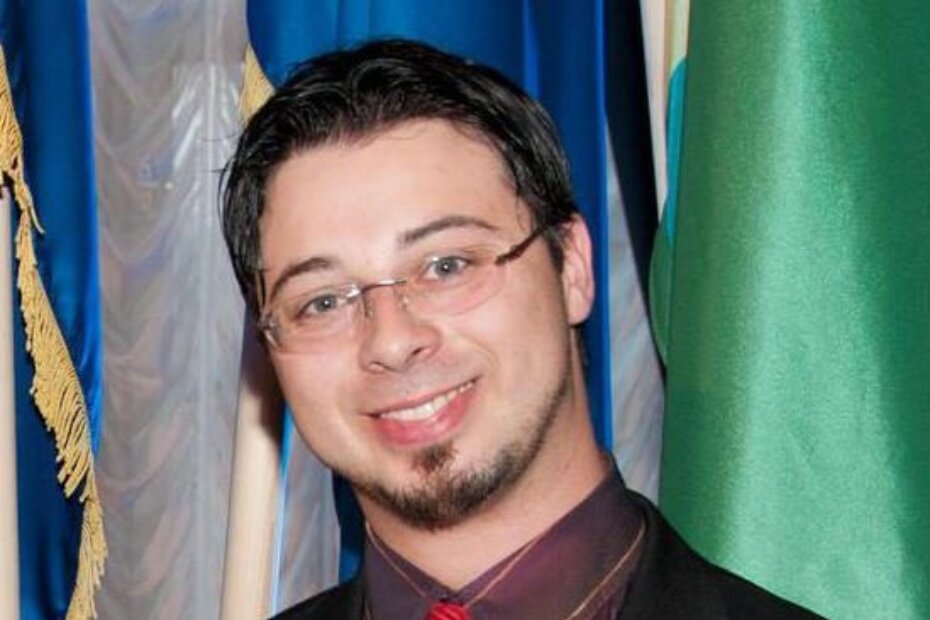 Ernie Gigante Dešković svojim pismom sugera da bi se problemima 21. stoljeća trebali baviti ljudi 21. stoljeća