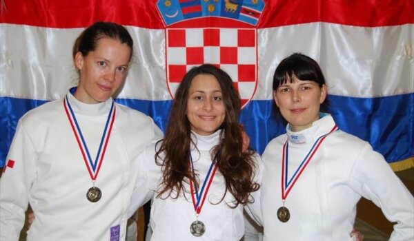 Špadine seniorke državne viceprvakinje u maču