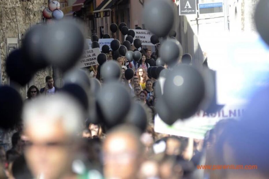 Senzibiliziranje javnosti radi borbe protiv nasilja - mimohod u Puli (D. ŠTIFANIĆ)