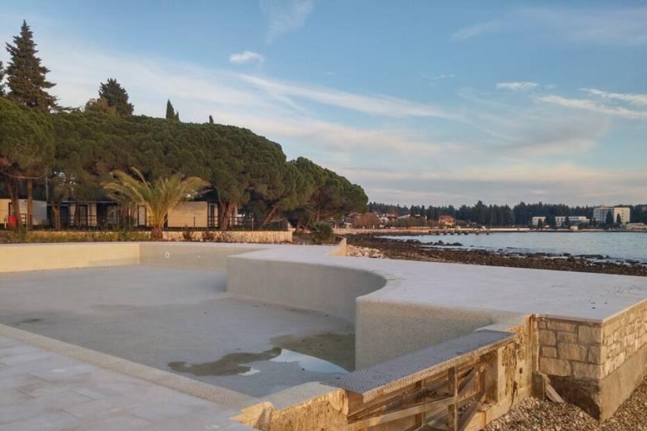 Bazen na pomorskom dobru na Materadi