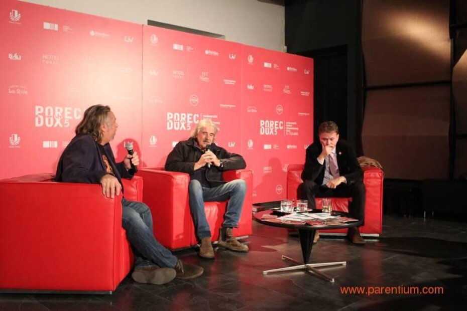 Koproducent i scenarist filma "50 godina diska" Toni Bobanović, Đelo Hadžiselimović i redatelj Zvonimir Rumboldt u foajeu porečkog kina tijekom petog Poreč DOX festivala