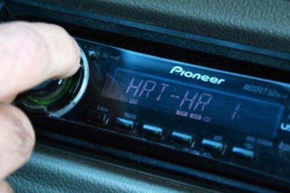 (Ilustracija Danilo MEMEDOVIĆ)