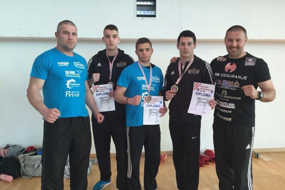 Ivan Projić, Luka Čačić i Vito Glavičić sa trenerima Ivanom Rudanom i Leonardom Komšićem