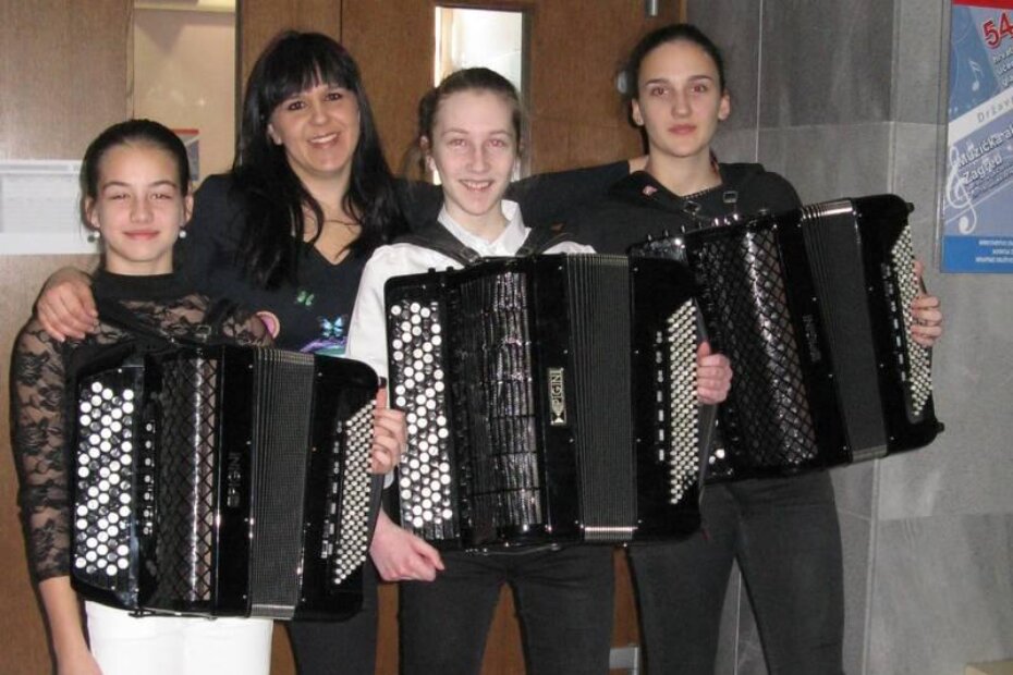 Antonela Glavić, Ana Šterpin Zagoranski, Nola Radaković i Kiara Janko na državnom natjecanju u Zagrebu 2016.