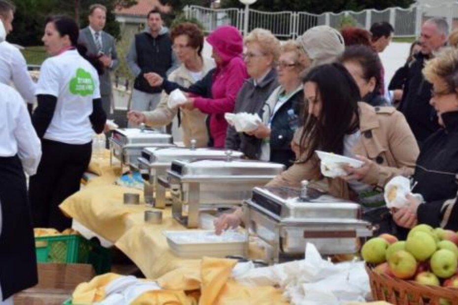 S lanjske šetnje "Hoditi i zdravi biti" u Puli (N. LAZAREVIĆ)