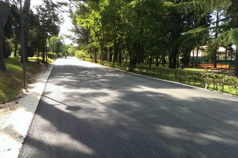 Asfaltirana šetnica u blizini hotela Pical