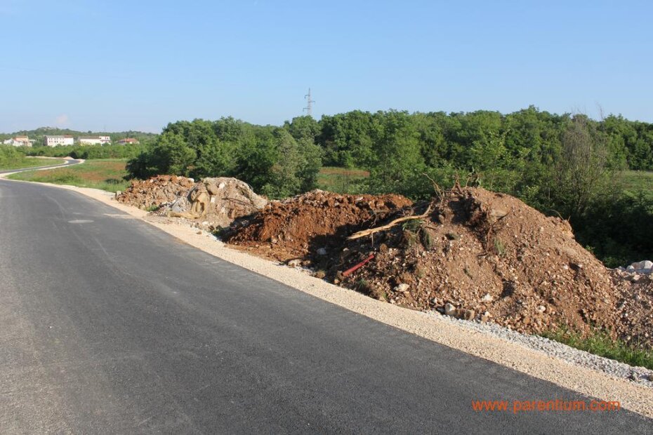 Novi slučaj ilegalnog odlaganja građevinskog otpada istražuje porečko komunalno redarstvo