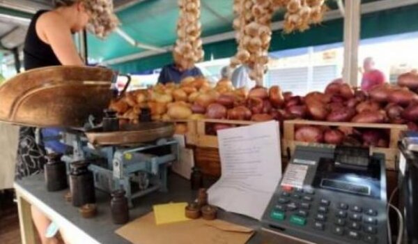 Prodavači na tržnicama prisiljeni kupiti nove fiskalne blagajne