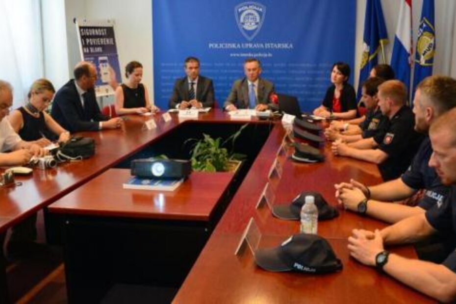 Načelnik PU istarske, ugledni gosti i strani policajci (Neven LAZAREVIĆ)