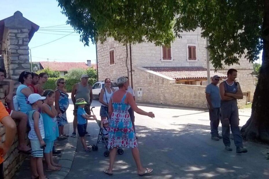 Mještani brane rušenje starog stabla u središtu Vabrige