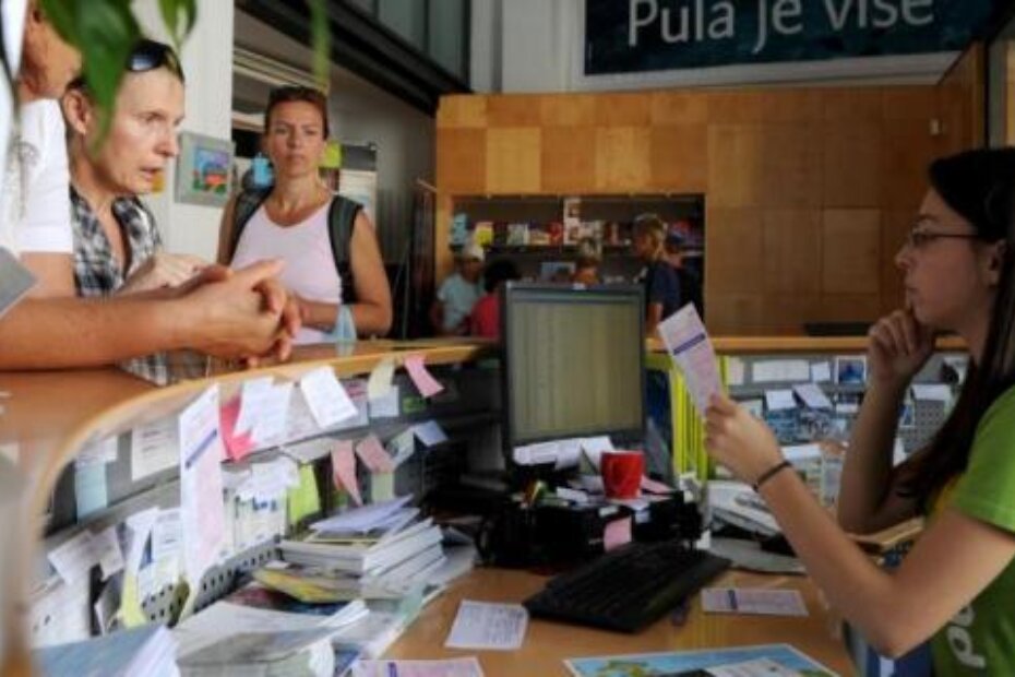 U TZ-ima svi mogu potražit pomoć oko prijave gostiju (M. MIJOŠEK)