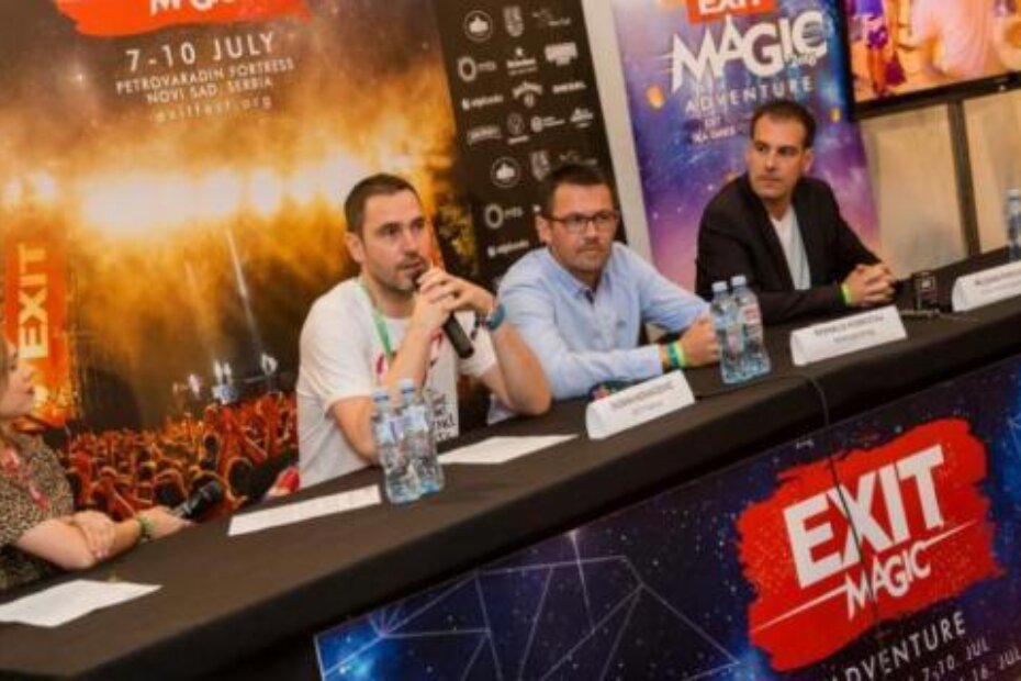 Dušan Kovačević, Ronald Korotaj, Milovan Popović na press konferenciji u Novom Sadu